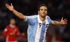 开云体育官网-很有挑战性，因为英格兰队横扫日本队（通常指足球或橄榄球）与林高远刷新纪录（乒乓球）看似属于两个完全不同的体育项目。要写出一篇具有唯一性的文章，关键在于找到一个能将两者巧妙融合的、升华的视角