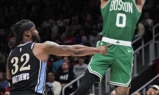 开云APP-FLY血洗IG，Caps开启传奇时刻焦点之战全球总决赛，点燃全场激情的简单介绍