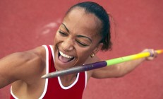 开云体育在线-草根逆袭，阿斯顿马丁的扳手，如何拧碎了红牛二队的精密图纸？