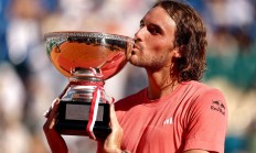 开云体育平台APP-包含ATP总决赛碾压拉沃尔杯，西西帕斯关键制胜的词条