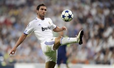 开云下载-贝恩独舞天河，开拓者窒息式进攻创历史—连续得分狂潮彻底压制十冠王