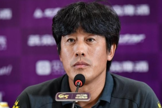 包含凯泽斯劳滕新人崭露头角，表现出色，球队未来可期的词条
