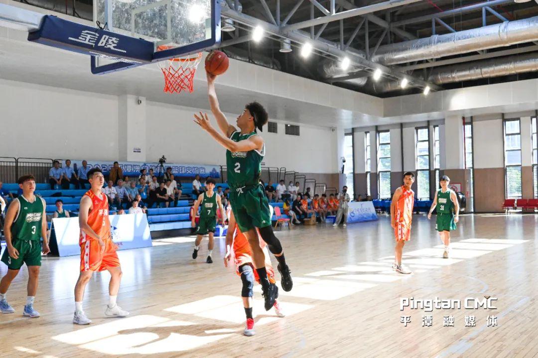 双方球员在激烈对抗中展现出顶尖水平