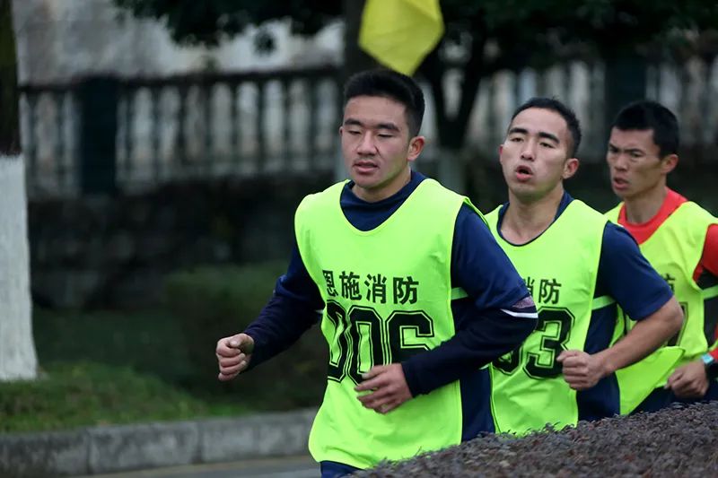 坚守团结信念，球队士气高昂冲向胜利！的简单介绍
