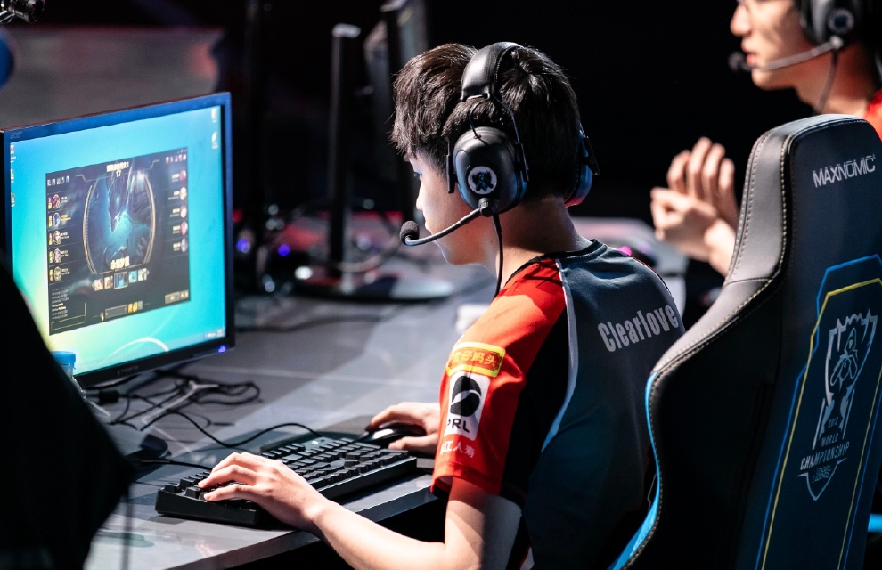 KT血洗FPX，Canyon线上压制力十足强强对话半决赛，成为赛场最大亮点