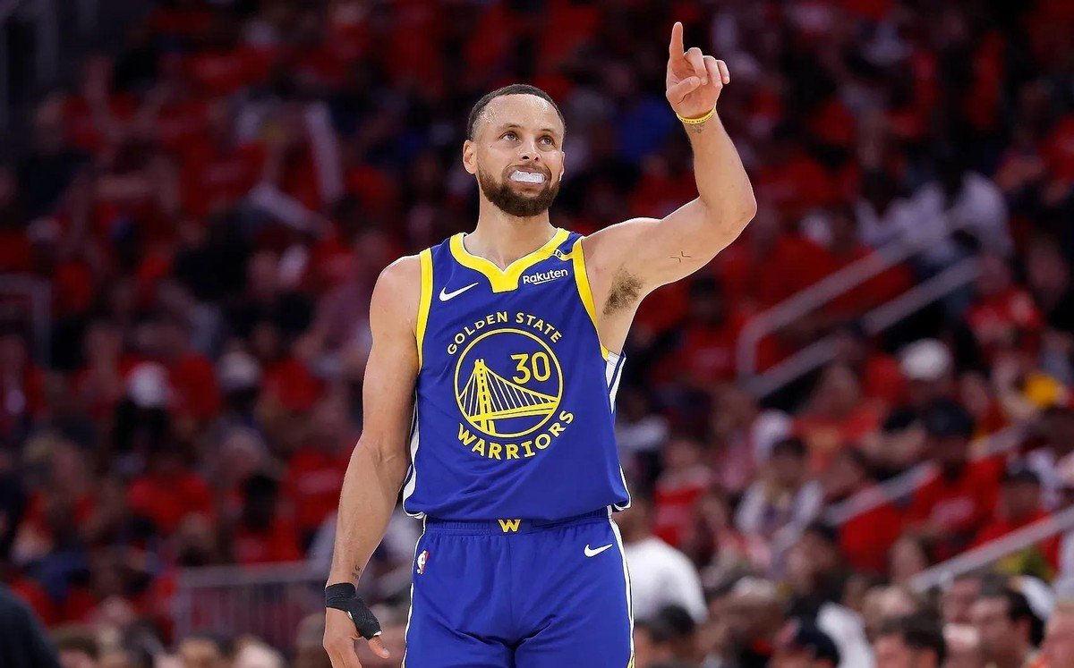 勇士队奋力逆袭，晋级季后赛次轮