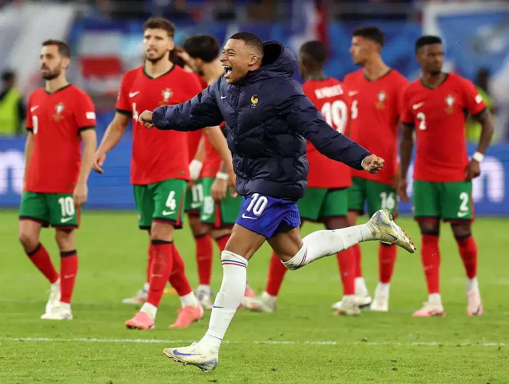 欧洲杯：葡萄牙队逼平法国队，梅西被淘汰