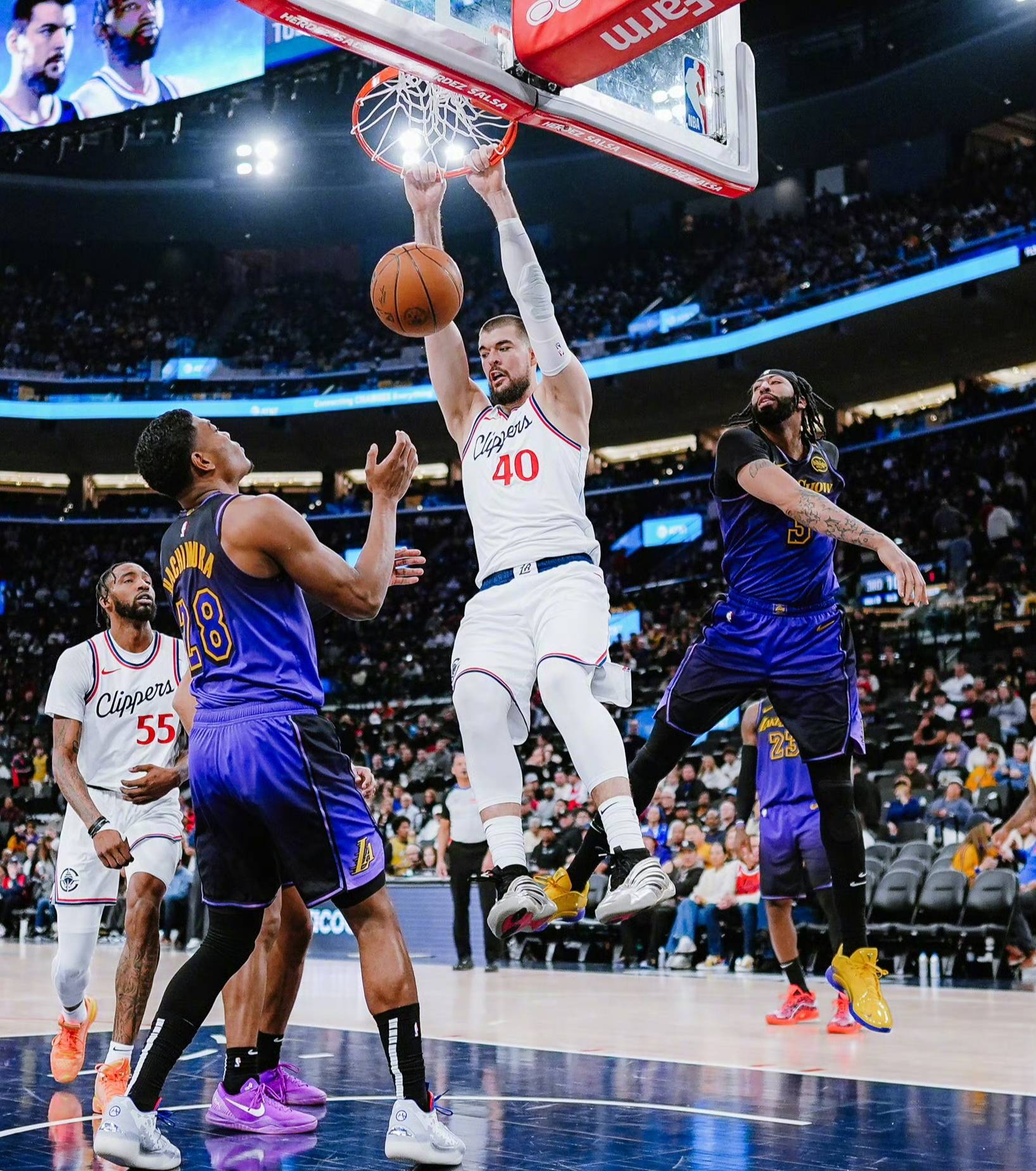 快船大胜篮网，继续领跑西部