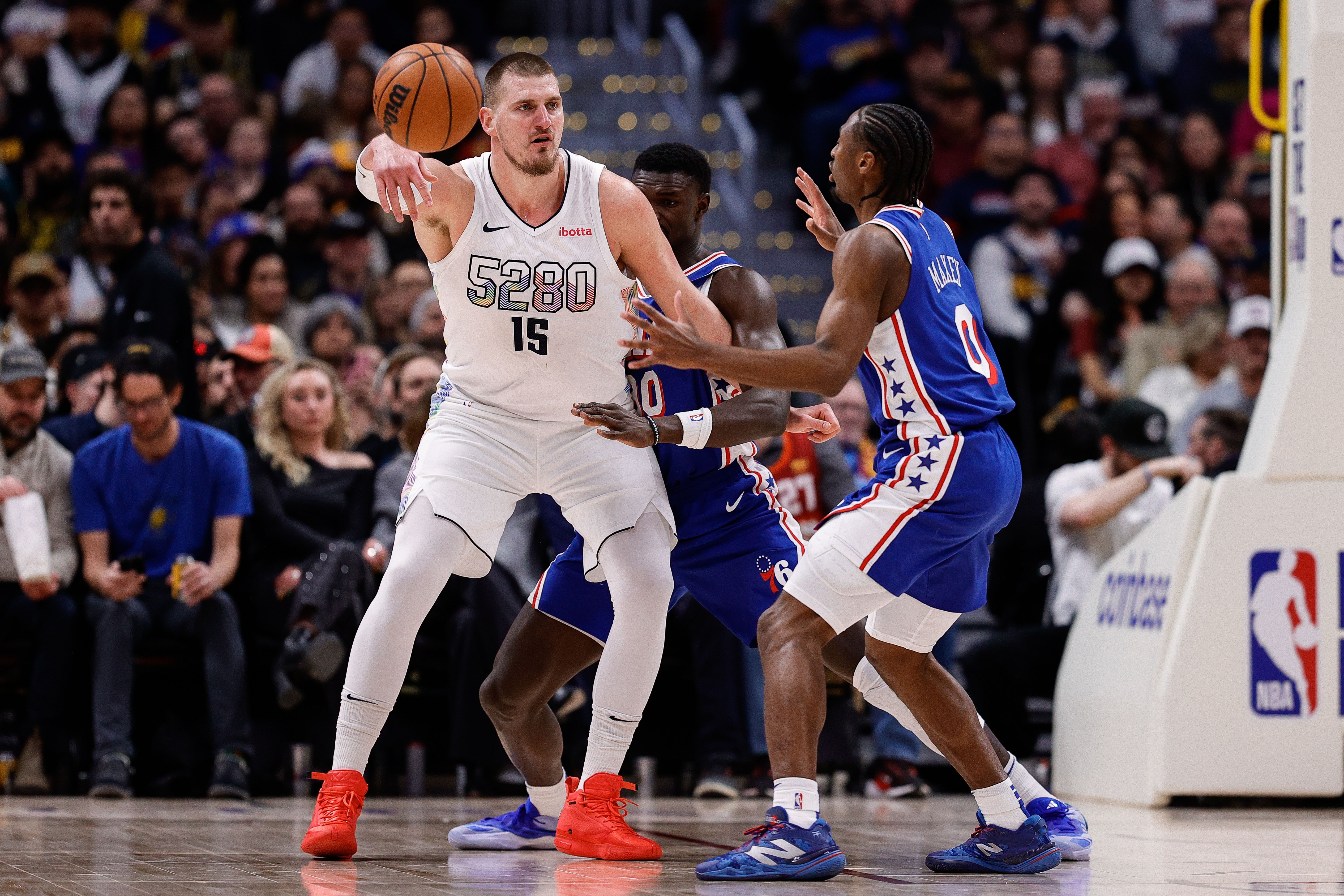 奇才客场击败76人全队表现精彩