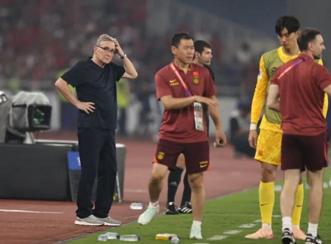 东南亚杯决赛，印尼队不敌越南屈居亚军