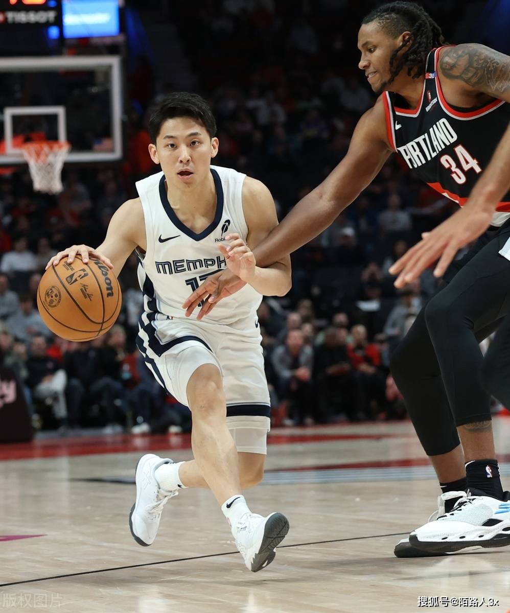 包含开拓者客场大胜灰熊，收获三连胜的词条