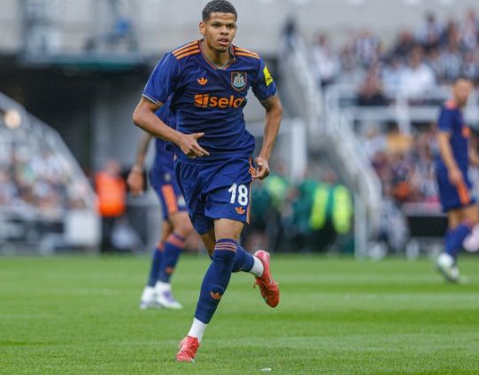 法兰克福球员士气高昂,信心满满迎接挑战 法兰克福球员士气高昂,信心满满迎接挑战