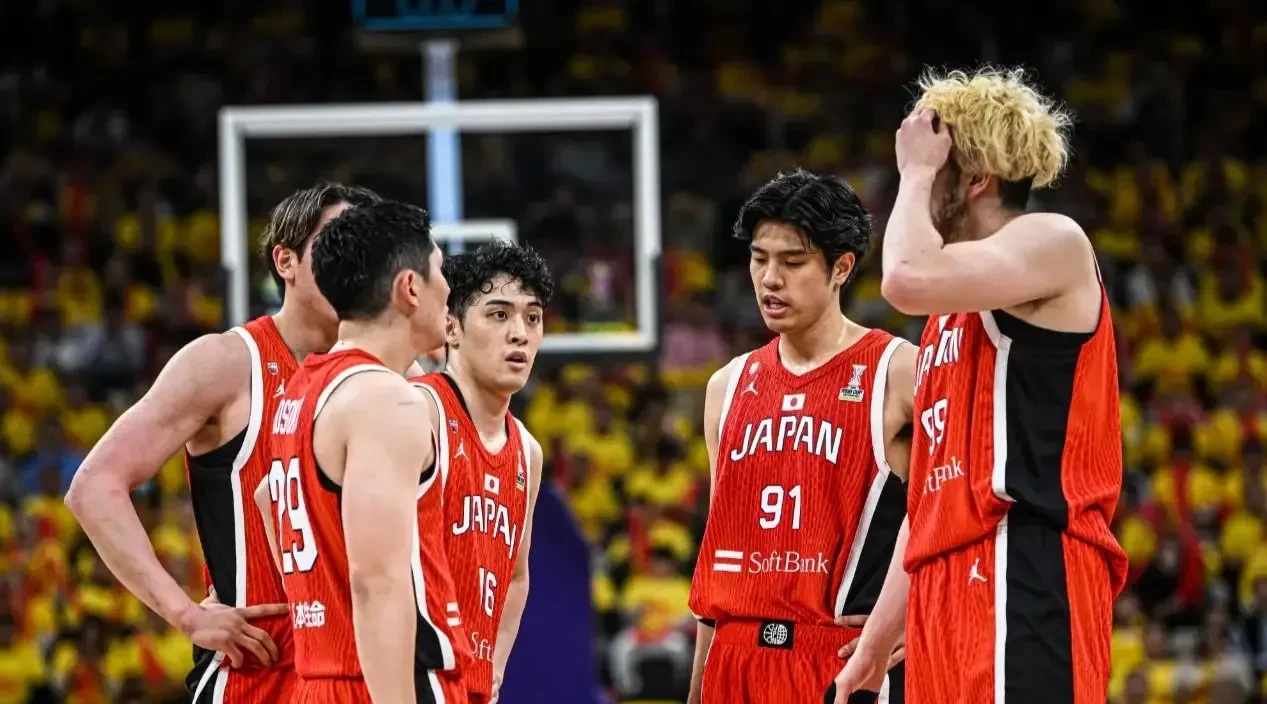 日本队横扫丹麦队,石宇奇扛起全队 日本队横扫丹麦队,石宇奇扛起全队